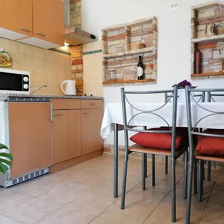 Montepozzo With Private Garden Apartment