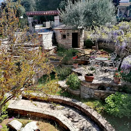 Montepozzo With Private Garden Apartment