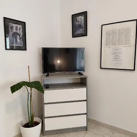 Montepozzo With Private Garden Apartment Rovinj